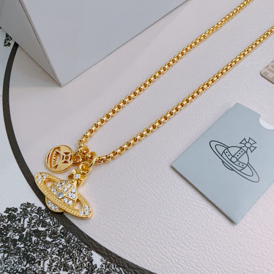 New Fashion Trends  Queen Dowager Saturn 🪐✨ High quality classic Saturn necklace for both men and women!