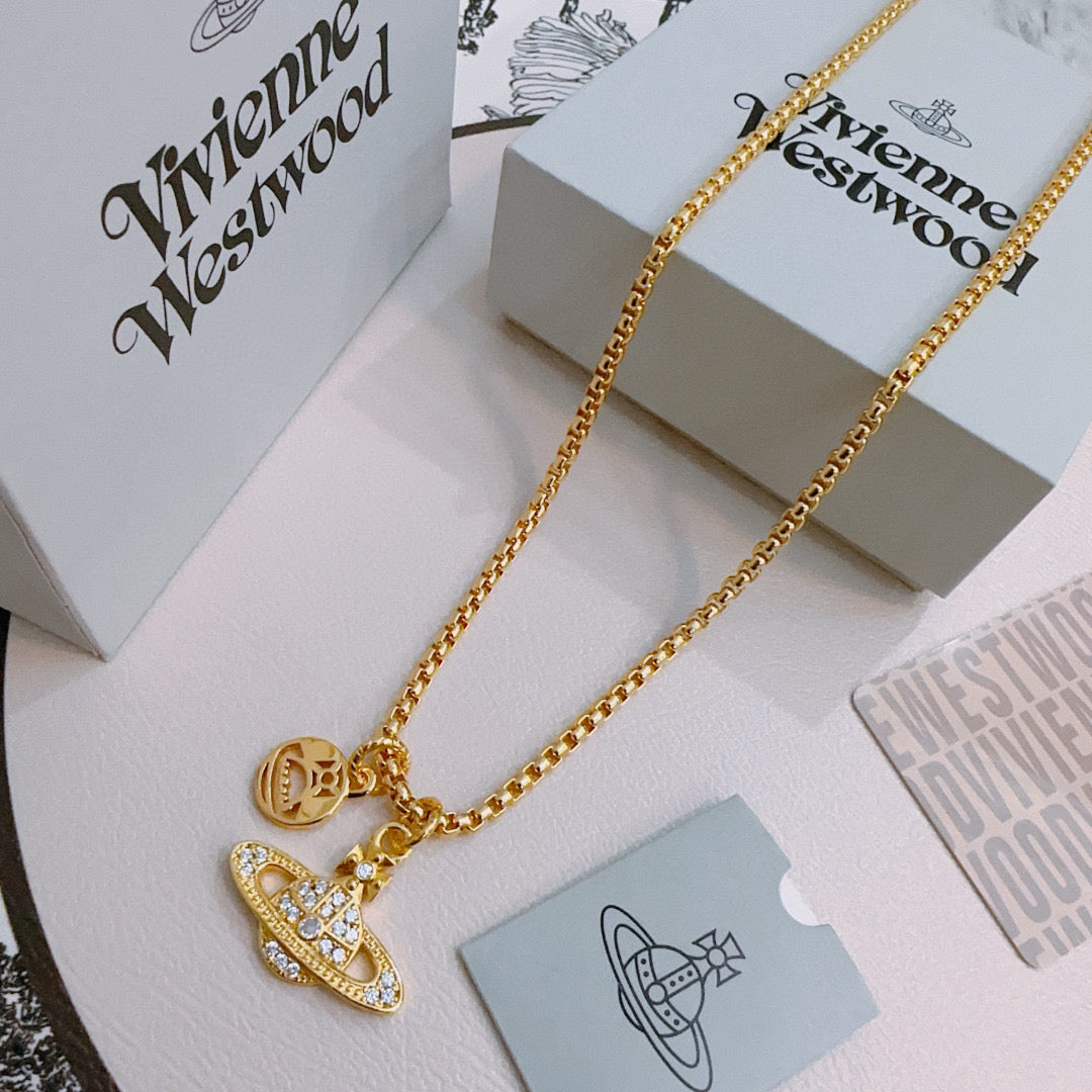 New Fashion Trends  Queen Dowager Saturn 🪐✨ High quality classic Saturn necklace for both men and women!