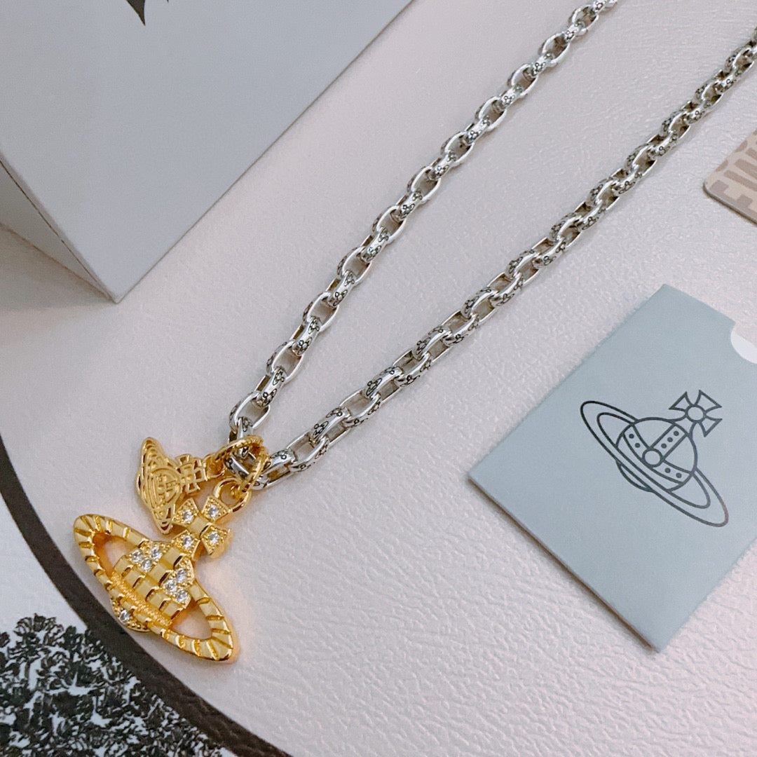New Fashion Trends Queen Dowager Saturn 🪐✨ High quality classic Saturn necklace for both men and women!