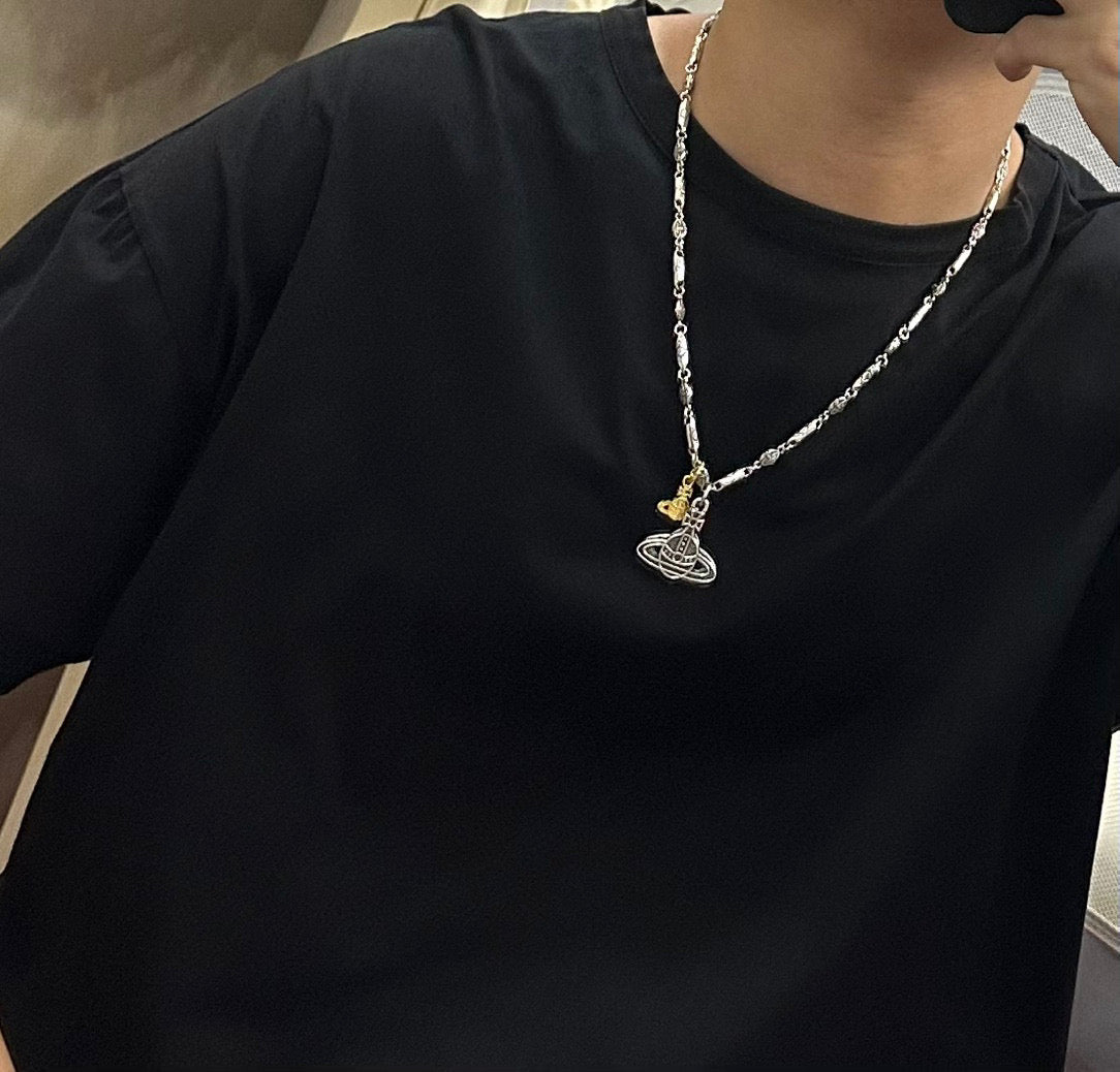 New Fashion Trends Queen Dowager Saturn 🪐✨ High quality classic Saturn necklace for both men and women!