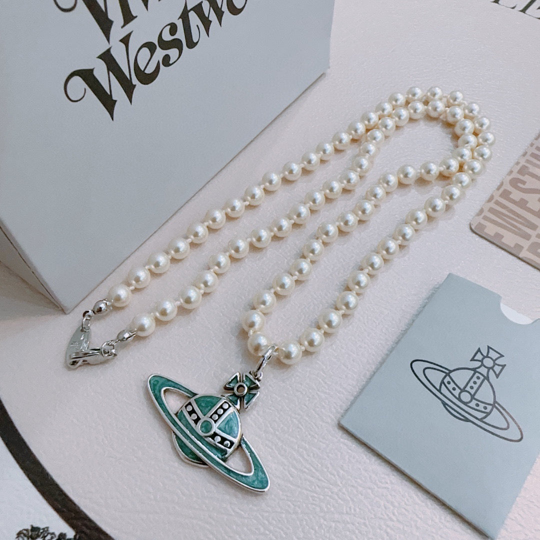 New Fashion Trends  Queen of Saturn 🪐✨  High quality classic Saturn pearl necklace, suitable for both men and women
