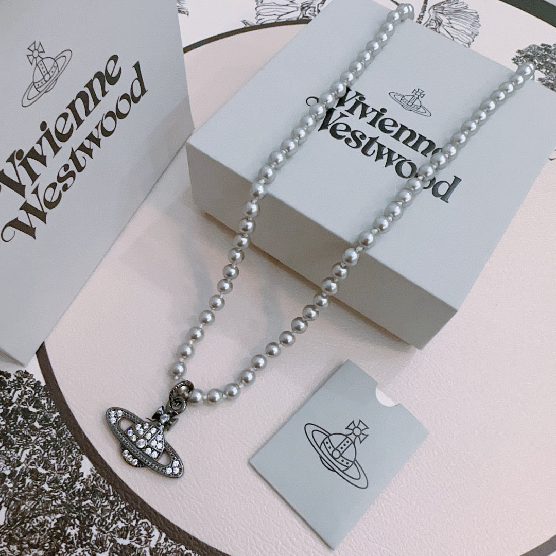 New Fashion Trends  Queen of Saturn 🪐✨  High quality classic Saturn pearl necklace, suitable for both men and women