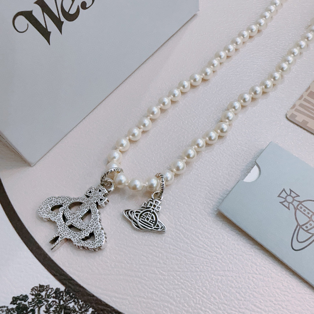 New Fashion Trends  Queen of Saturn 🪐✨  High quality classic Saturn pearl necklace, suitable for both men and women