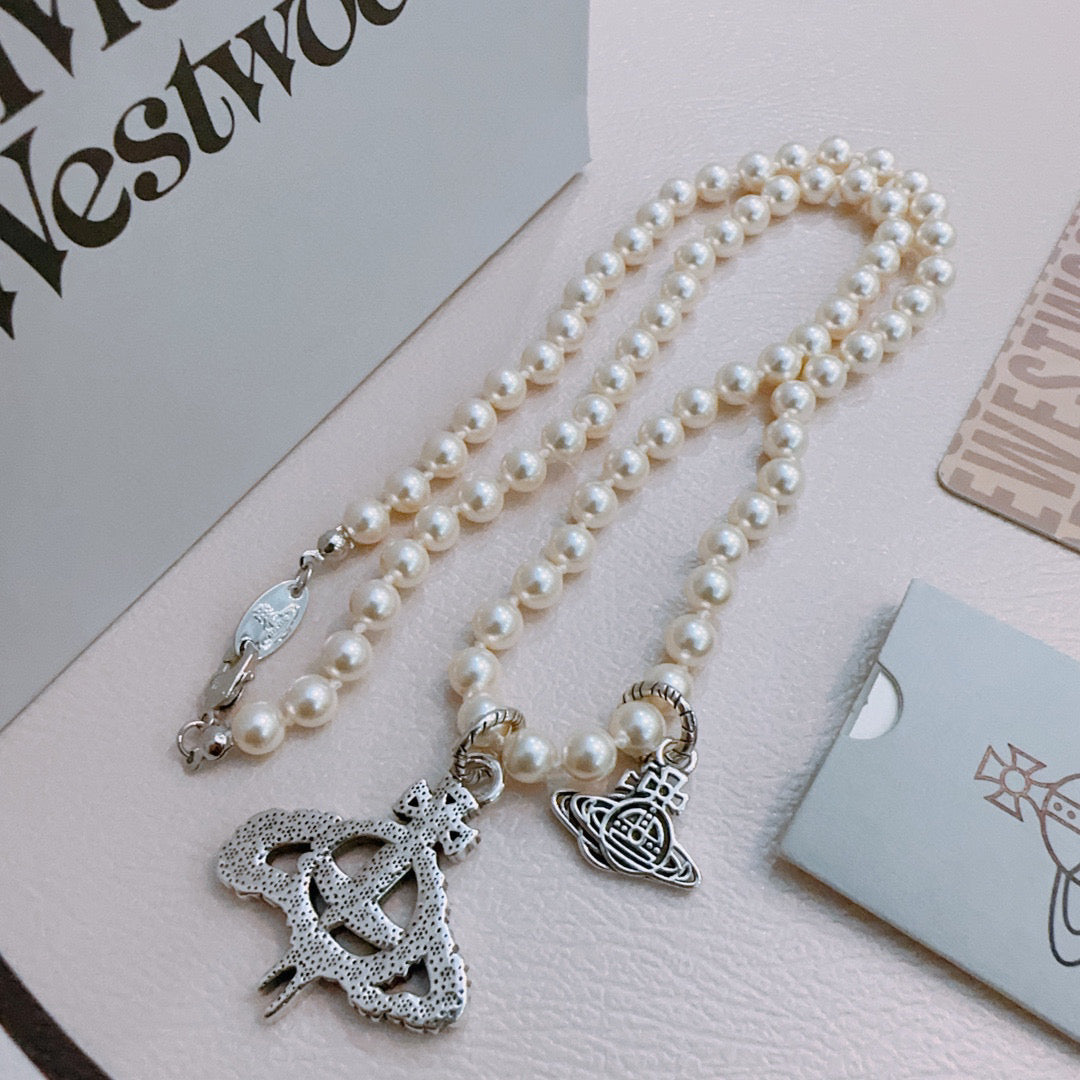 New Fashion Trends  Queen of Saturn 🪐✨  High quality classic Saturn pearl necklace, suitable for both men and women