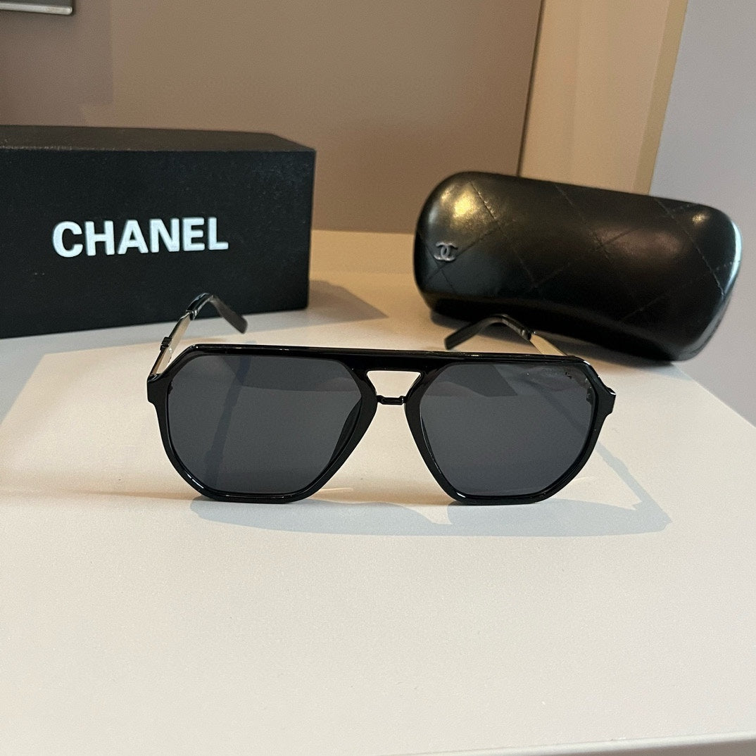 New fashion star with large frame sunglasses