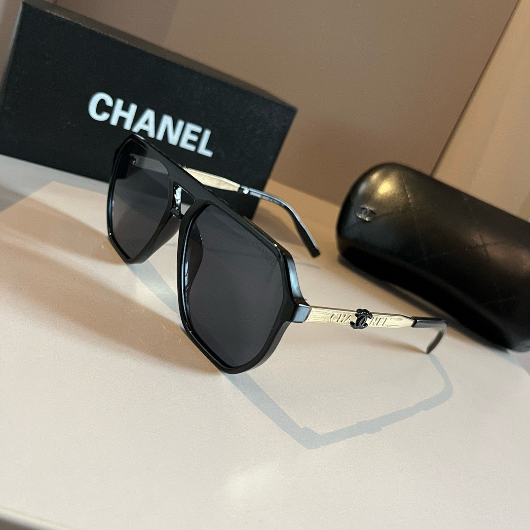 New fashion star with large frame sunglasses