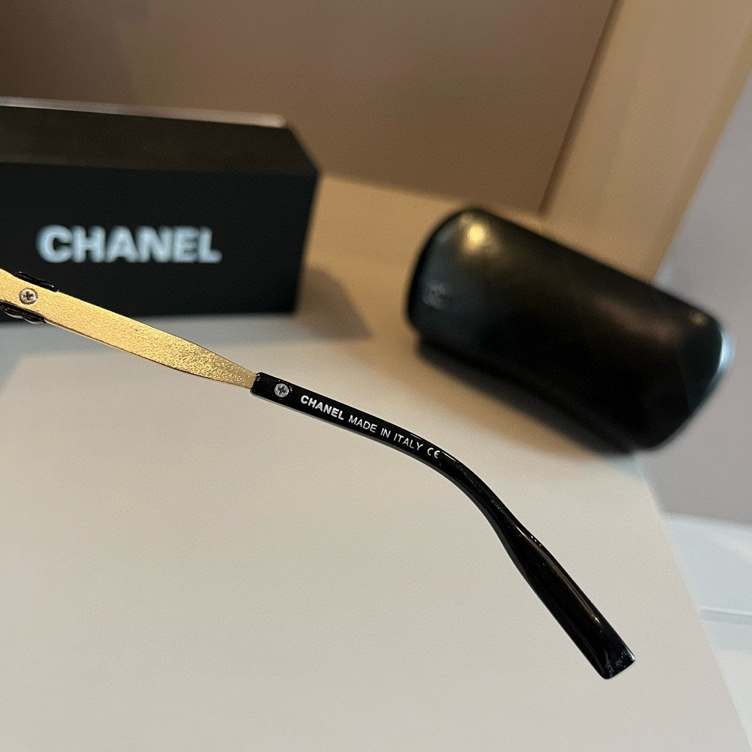 New fashion star with large frame sunglasses