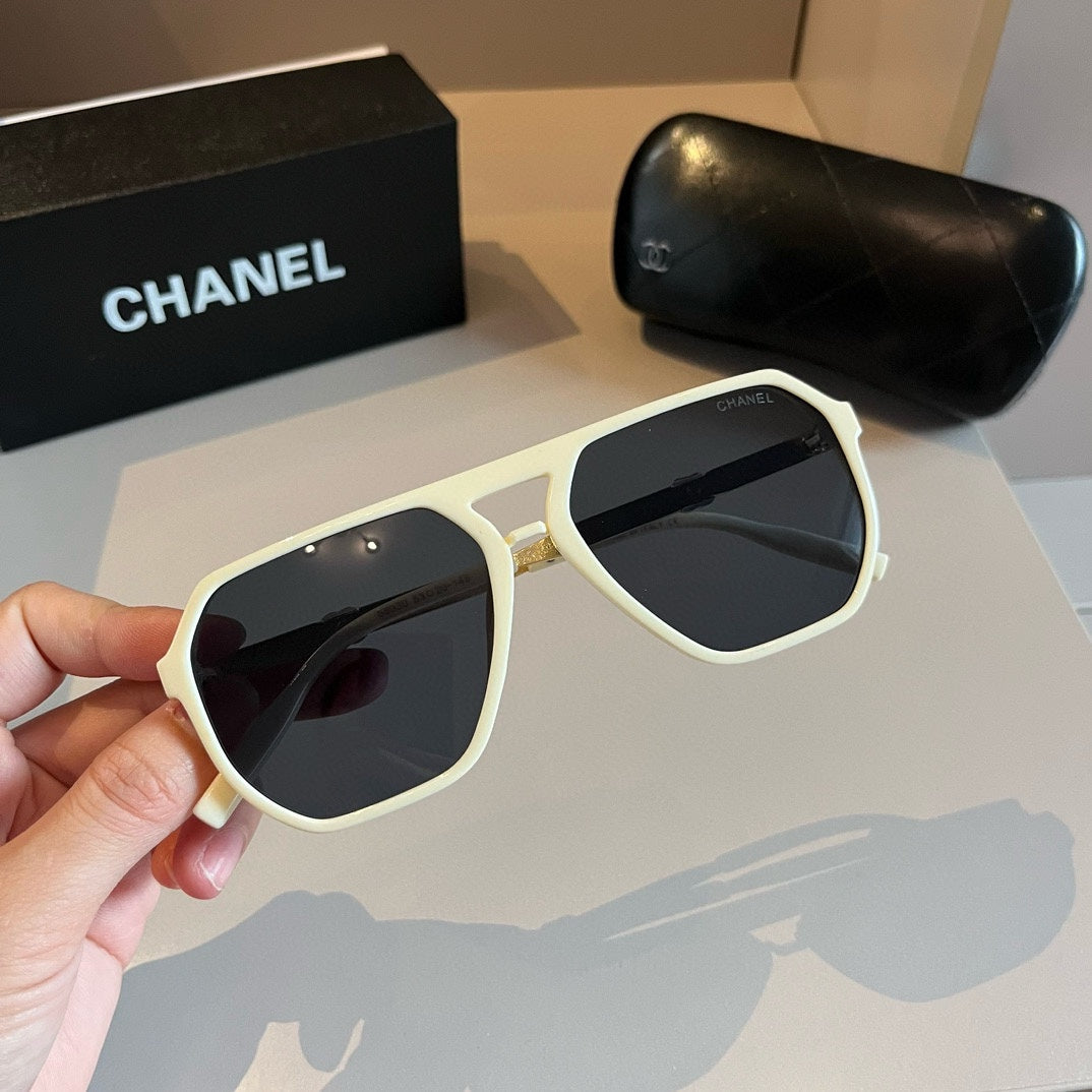 New fashion star with large frame sunglasses