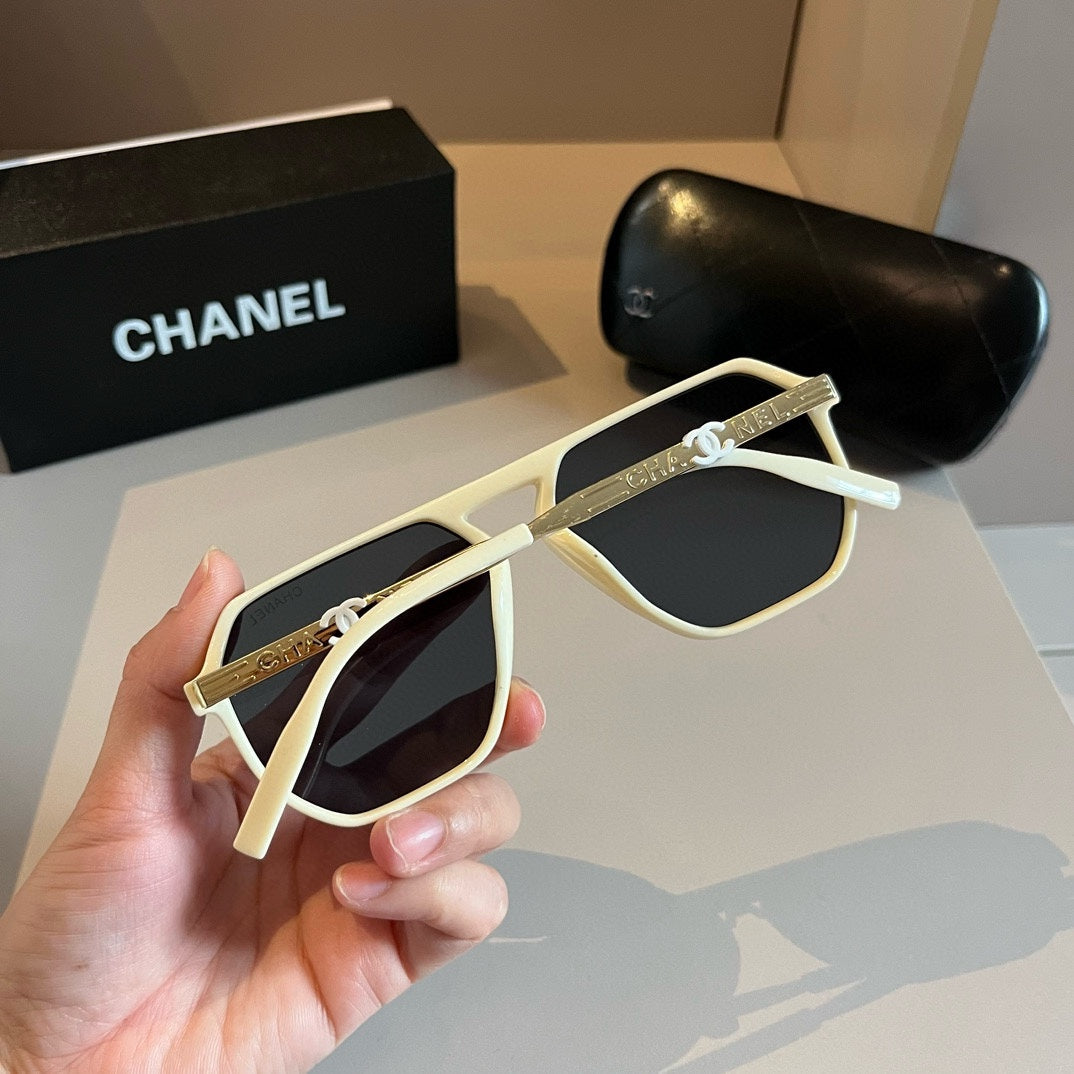 New fashion star with large frame sunglasses