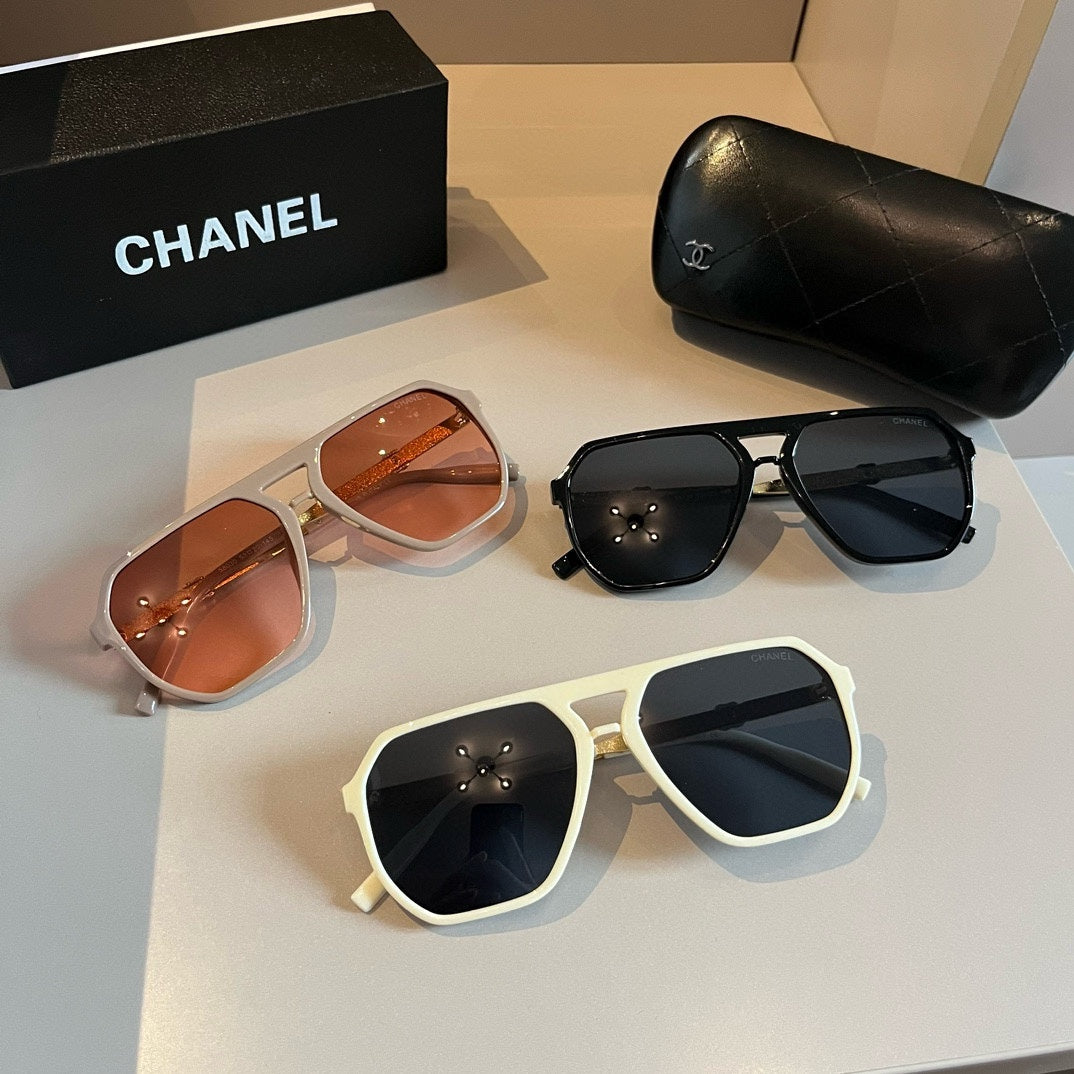 New fashion star with large frame sunglasses