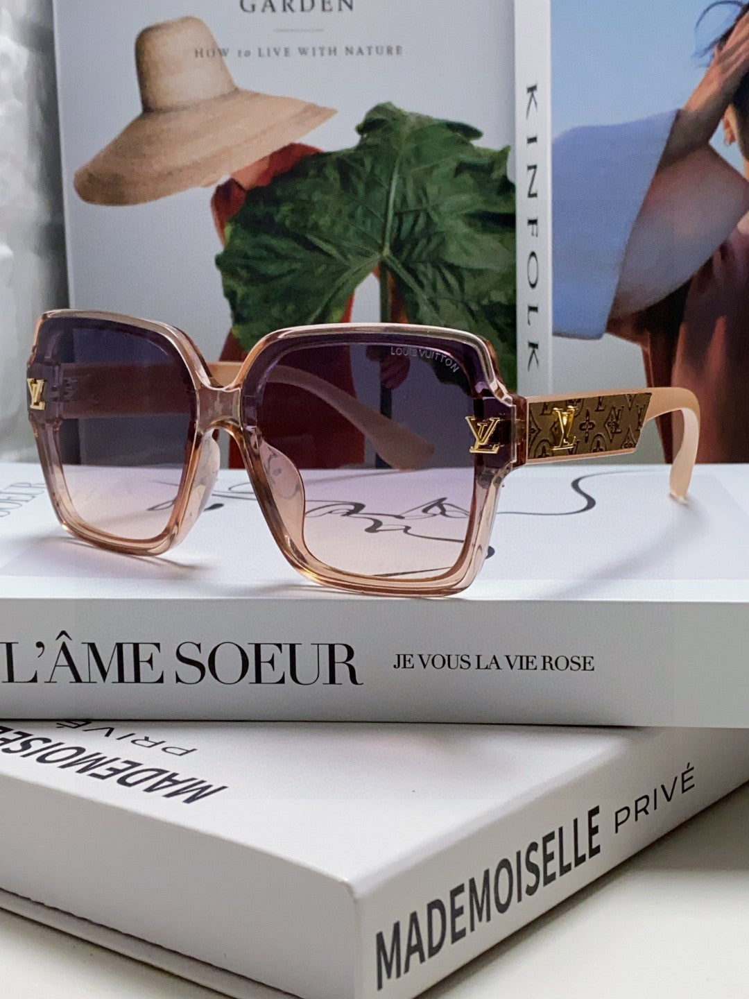 New Fashionable, Elegant, Comfortable, Lightweight, Exquisite  Sunglasses