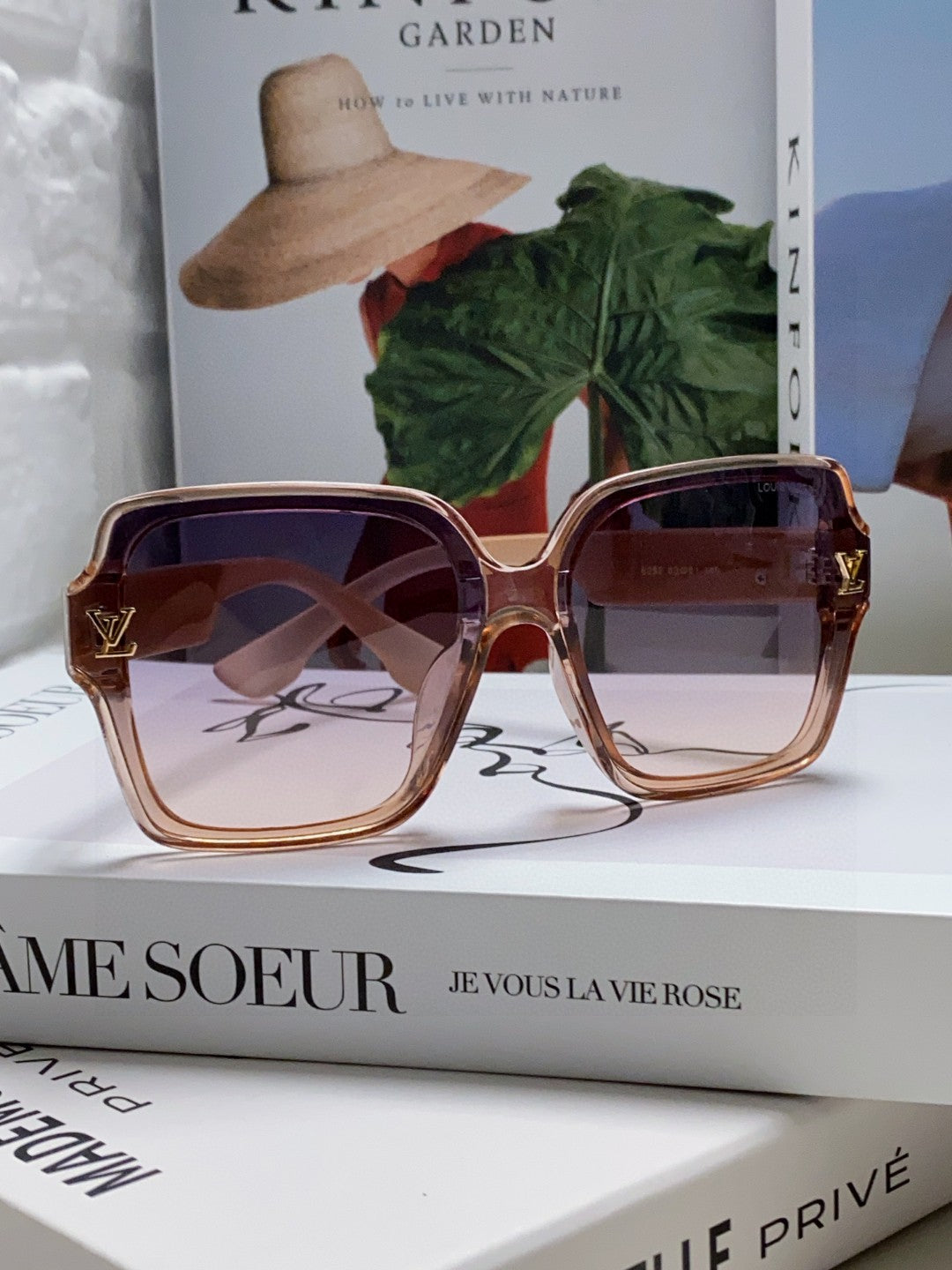 New Fashionable, Elegant, Comfortable, Lightweight, Exquisite  Sunglasses