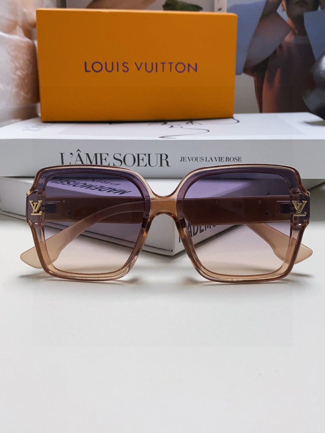 New Fashionable, Elegant, Comfortable, Lightweight, Exquisite  Sunglasses