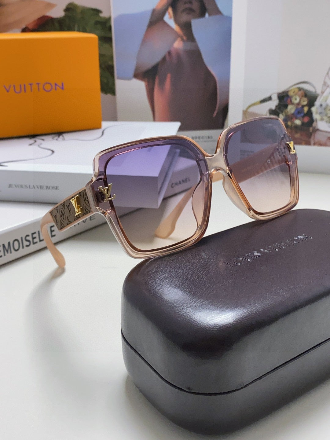 New Fashionable, Elegant, Comfortable, Lightweight, Exquisite  Sunglasses