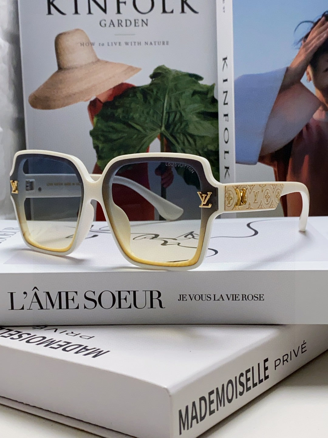 New Fashionable, Elegant, Comfortable, Lightweight, Exquisite  Sunglasses