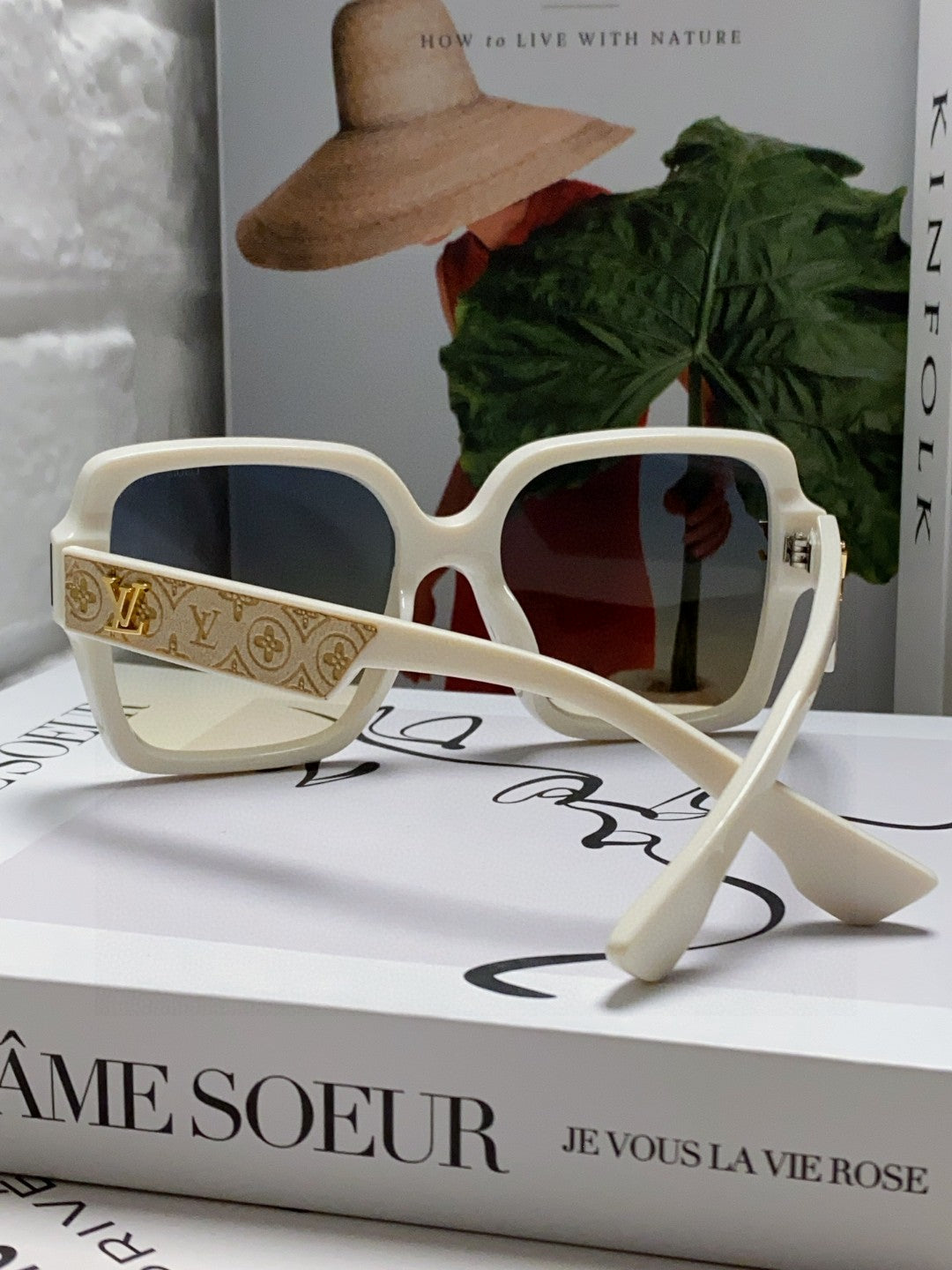 New Fashionable, Elegant, Comfortable, Lightweight, Exquisite  Sunglasses
