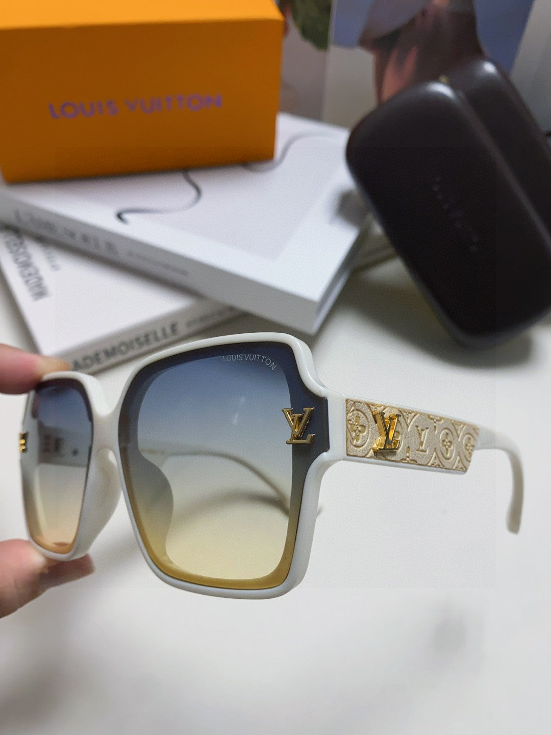 New Fashionable, Elegant, Comfortable, Lightweight, Exquisite  Sunglasses