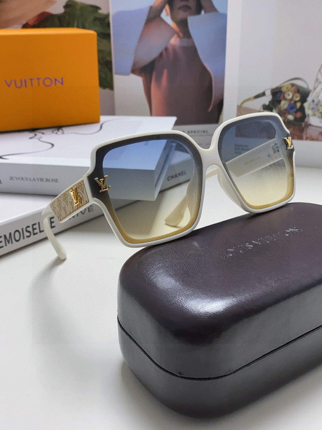New Fashionable, Elegant, Comfortable, Lightweight, Exquisite  Sunglasses