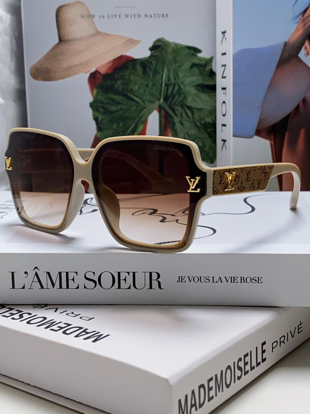 New Fashionable, Elegant, Comfortable, Lightweight, Exquisite  Sunglasses
