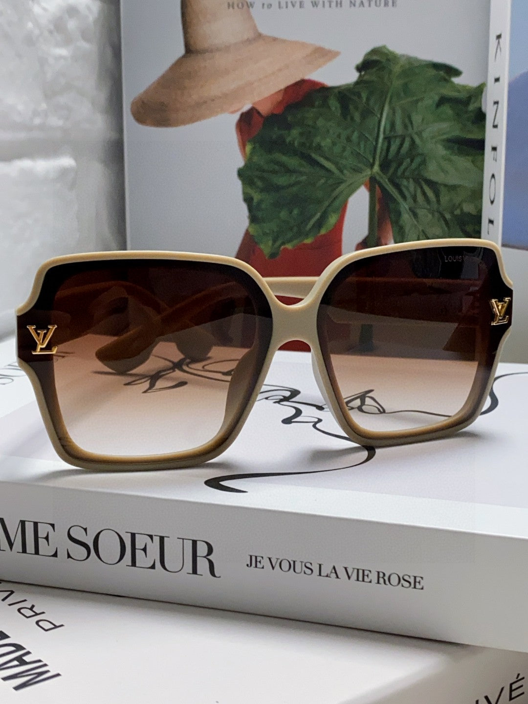 New Fashionable, Elegant, Comfortable, Lightweight, Exquisite  Sunglasses