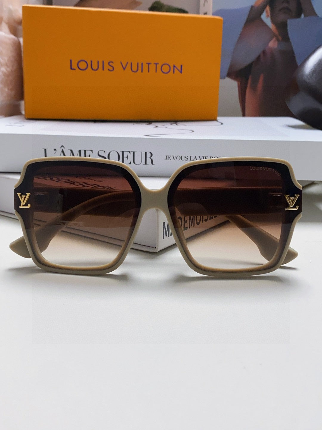 New Fashionable, Elegant, Comfortable, Lightweight, Exquisite  Sunglasses