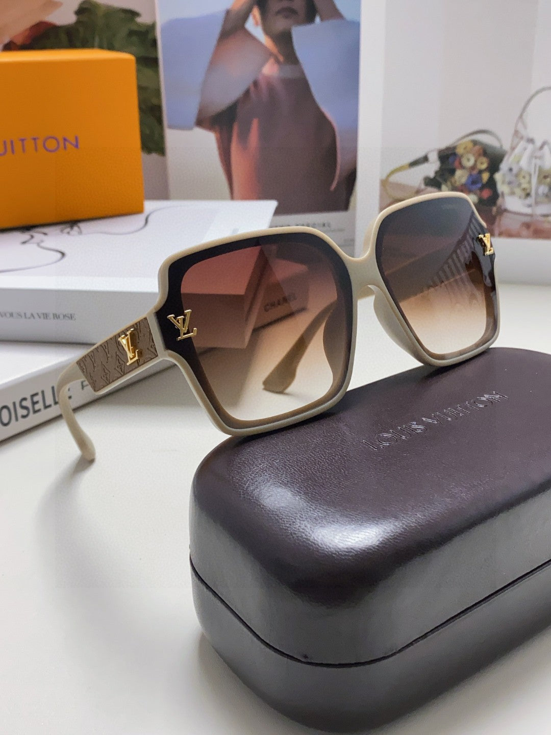 New Fashionable, Elegant, Comfortable, Lightweight, Exquisite  Sunglasses