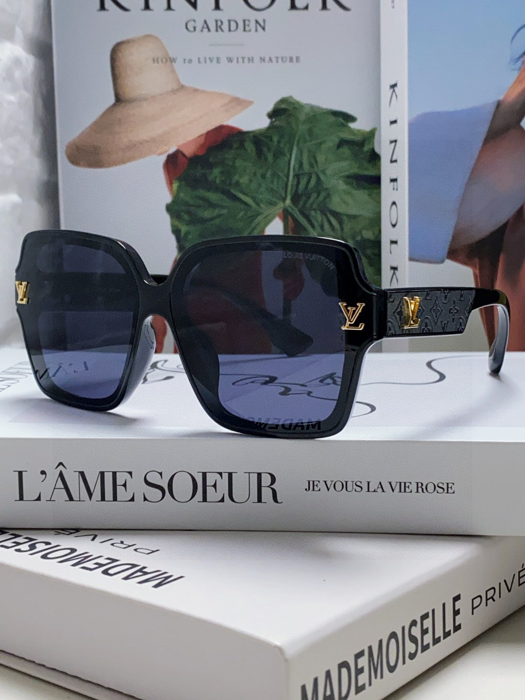 New Fashionable, Elegant, Comfortable, Lightweight, Exquisite  Sunglasses