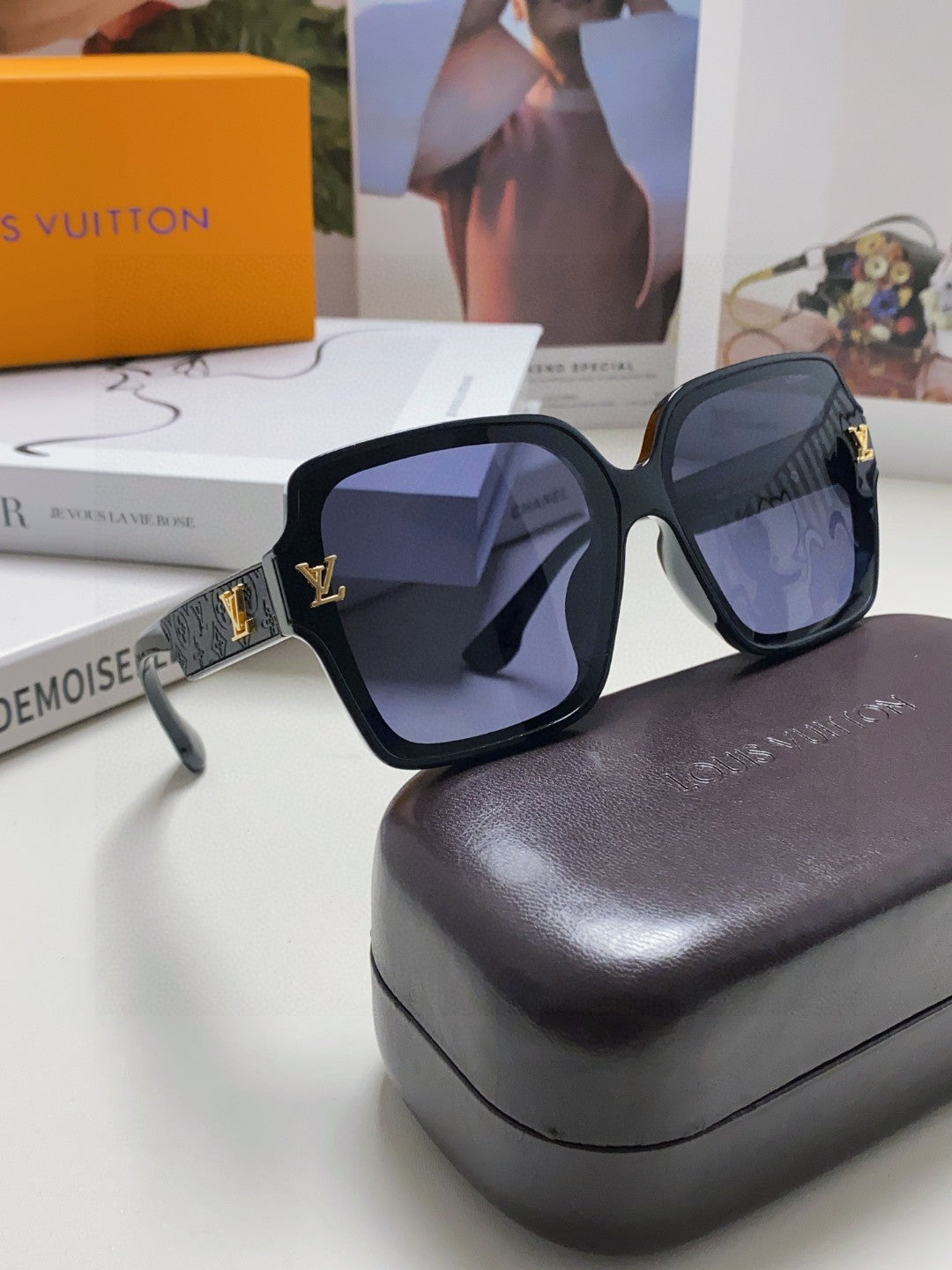 New Fashionable, Elegant, Comfortable, Lightweight, Exquisite  Sunglasses