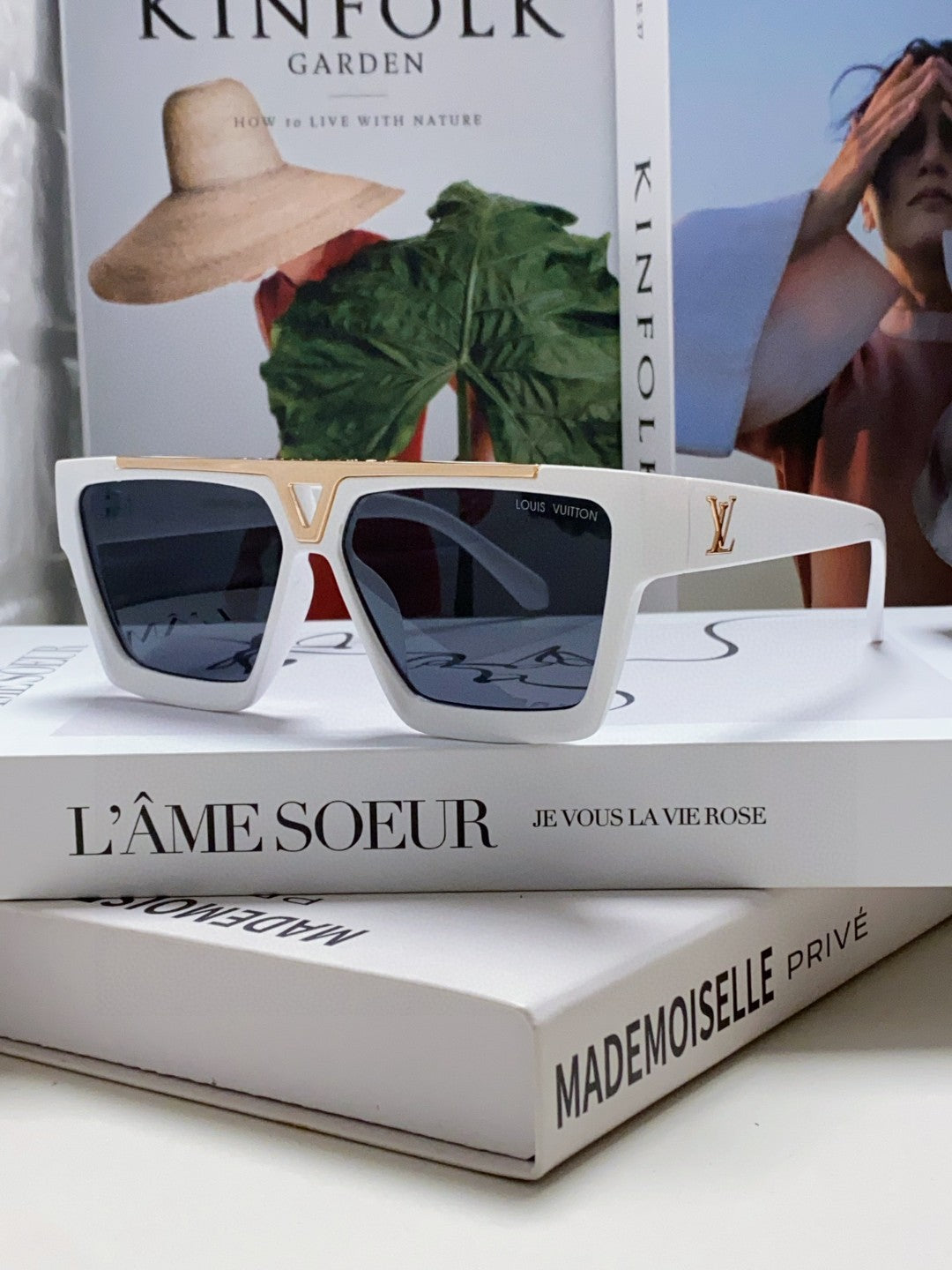 New fashionable, exquisite, luxurious and high-end sunglasses