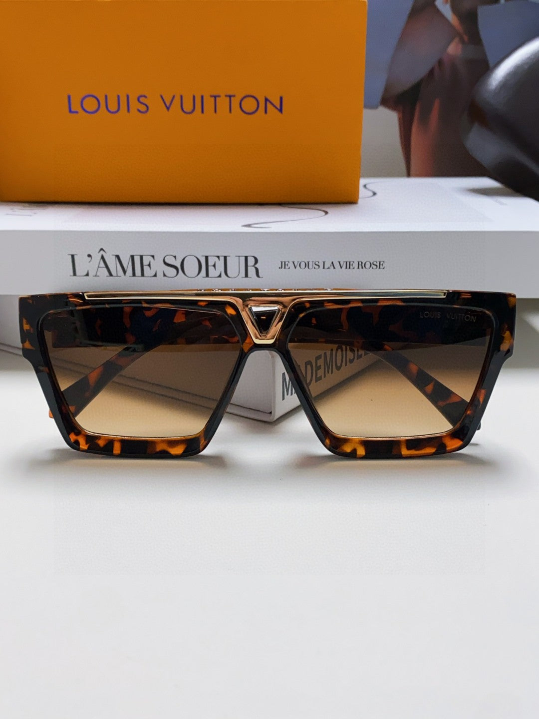 New fashionable, exquisite, luxurious and high-end sunglasses