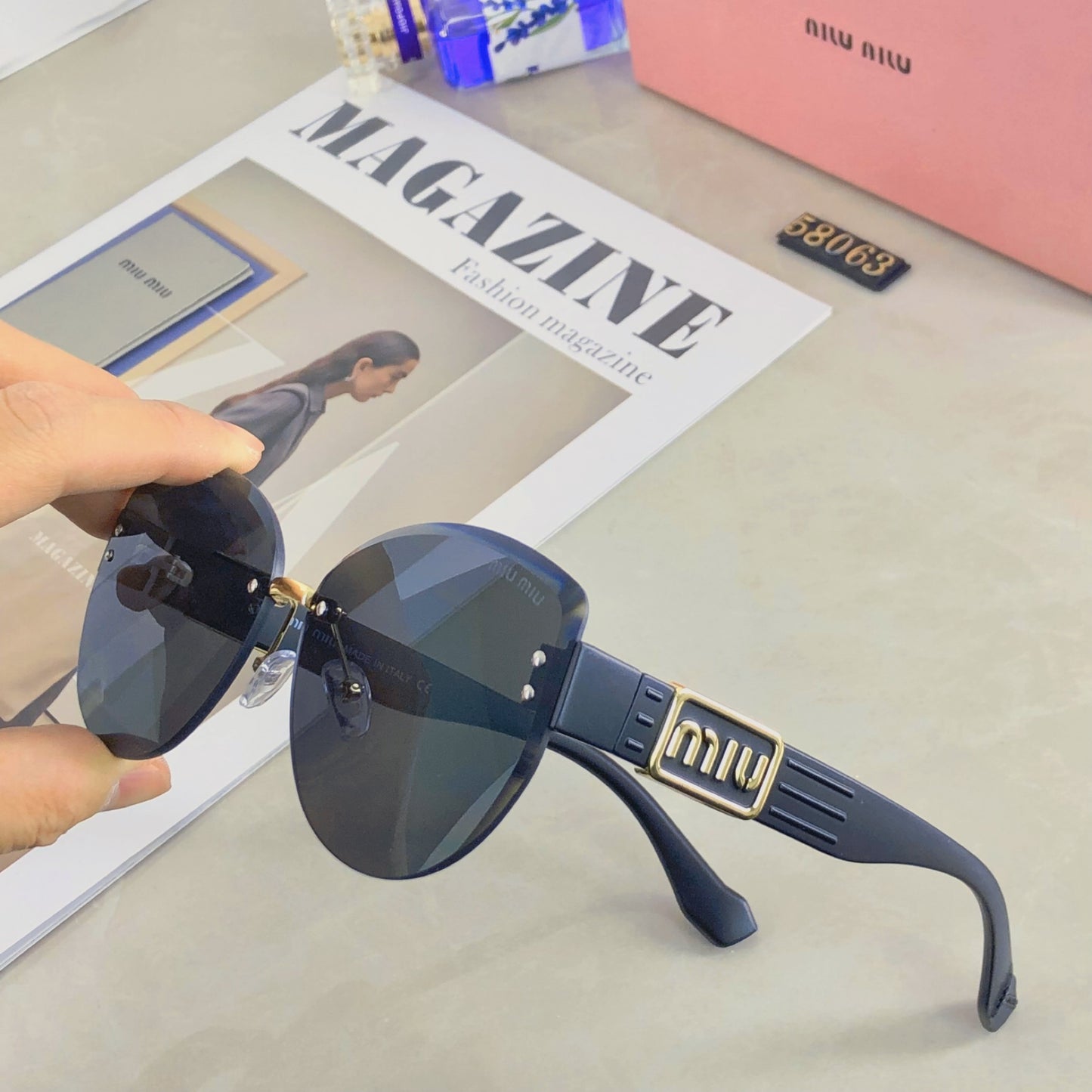 New fashion trend miu frameless cut edge sunglasses for women, high-end sunglasses for celebrities, same style large frame street photography UV resistant sunglasses