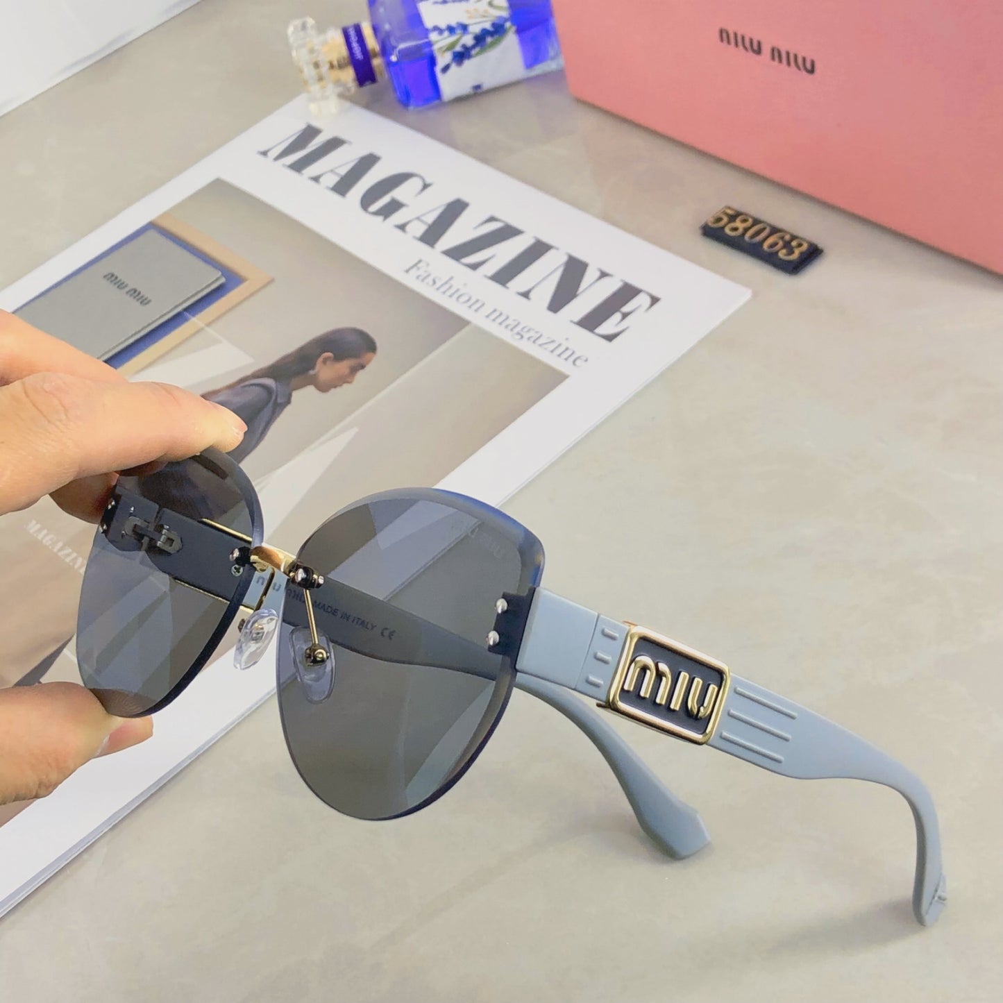 New fashion trend miu frameless cut edge sunglasses for women, high-end sunglasses for celebrities, same style large frame street photography UV resistant sunglasses