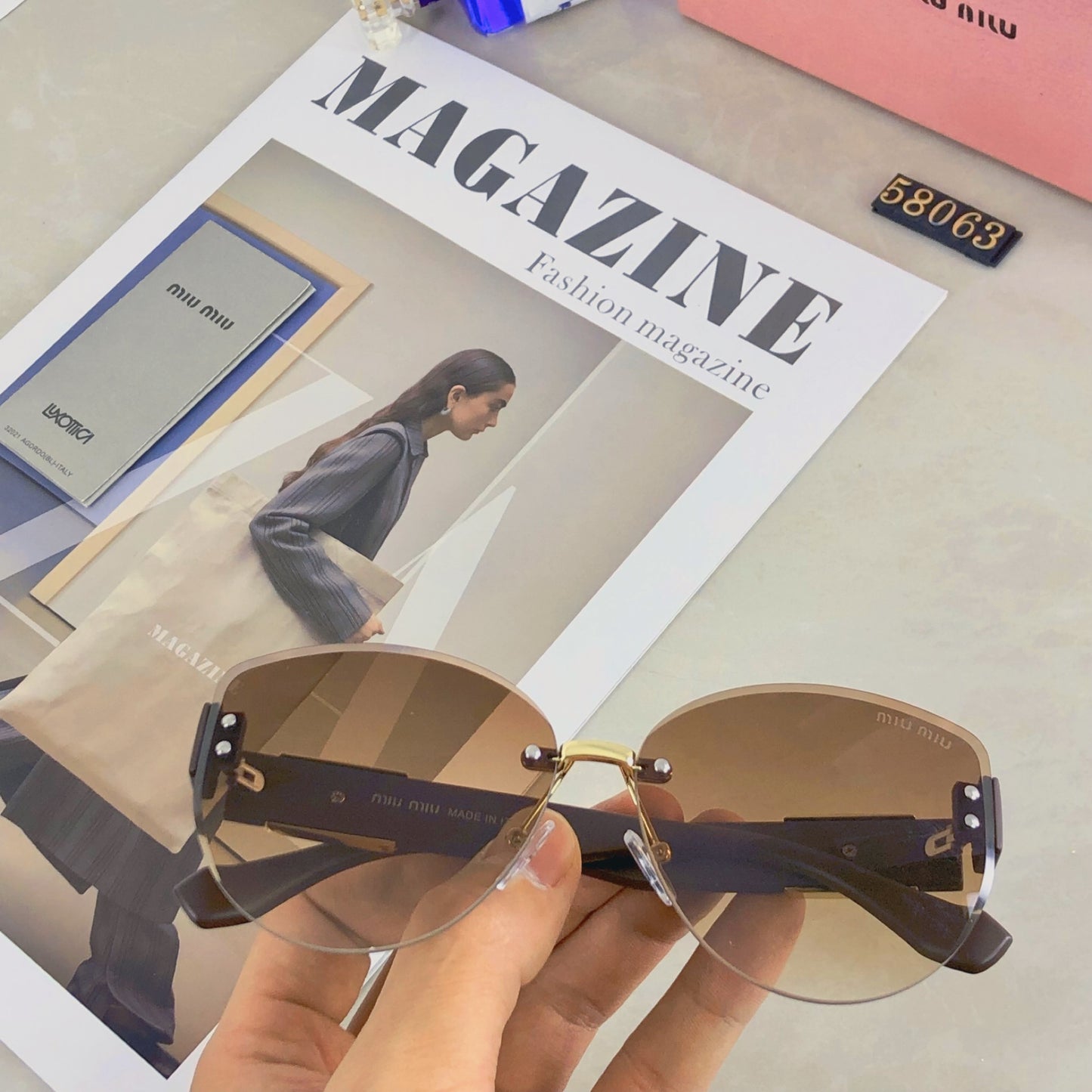 New fashion trend miu frameless cut edge sunglasses for women, high-end sunglasses for celebrities, same style large frame street photography UV resistant sunglasses
