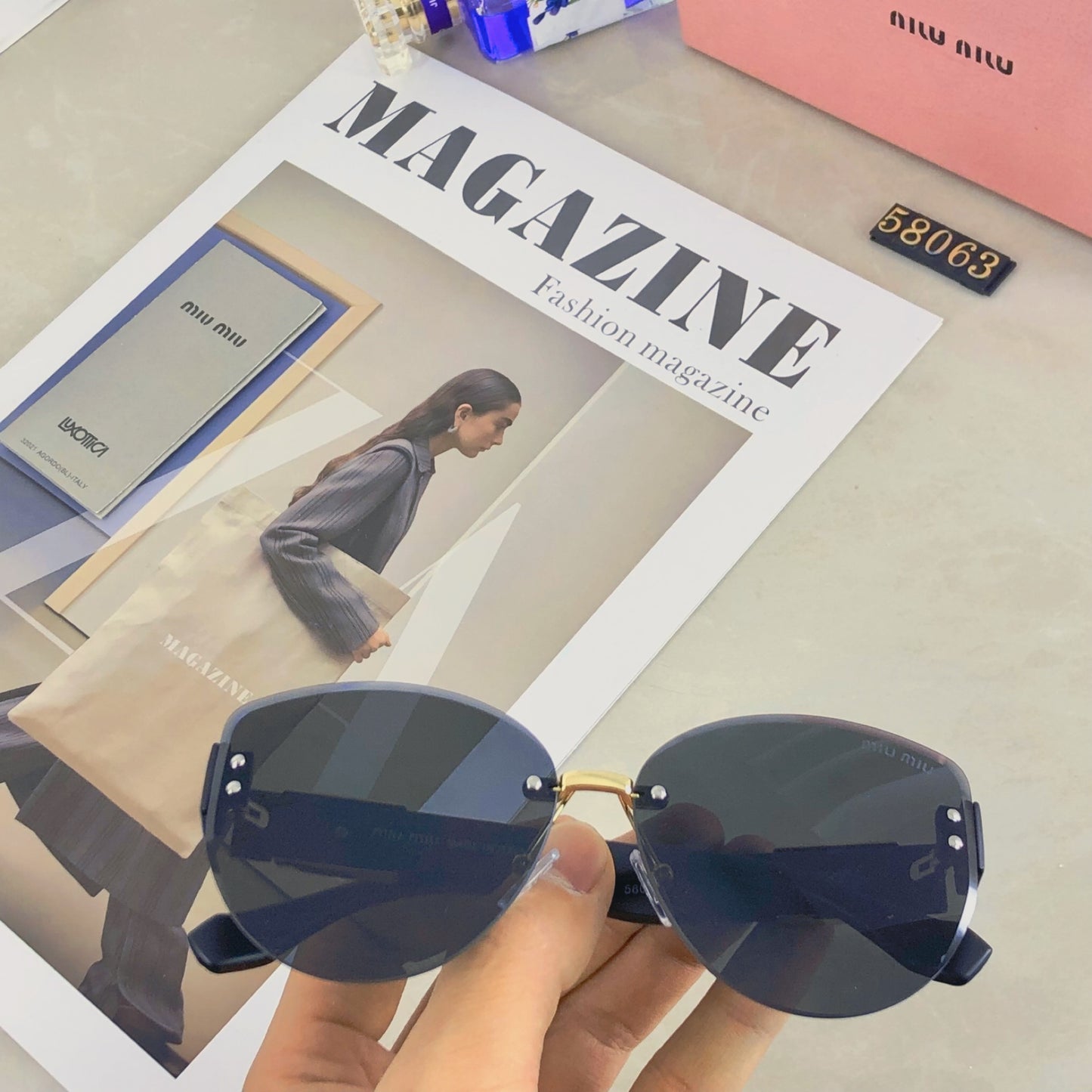 New fashion trend miu frameless cut edge sunglasses for women, high-end sunglasses for celebrities, same style large frame street photography UV resistant sunglasses
