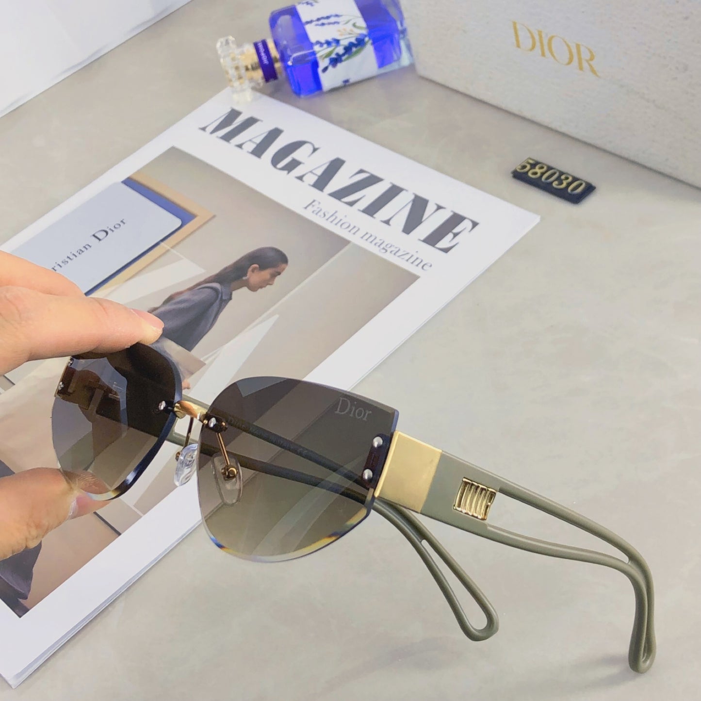 New fashion, personality, avant-garde, European and American women's UV resistant cat eyes frameless color blocked legs, wide leg sunglasses, sunglasses