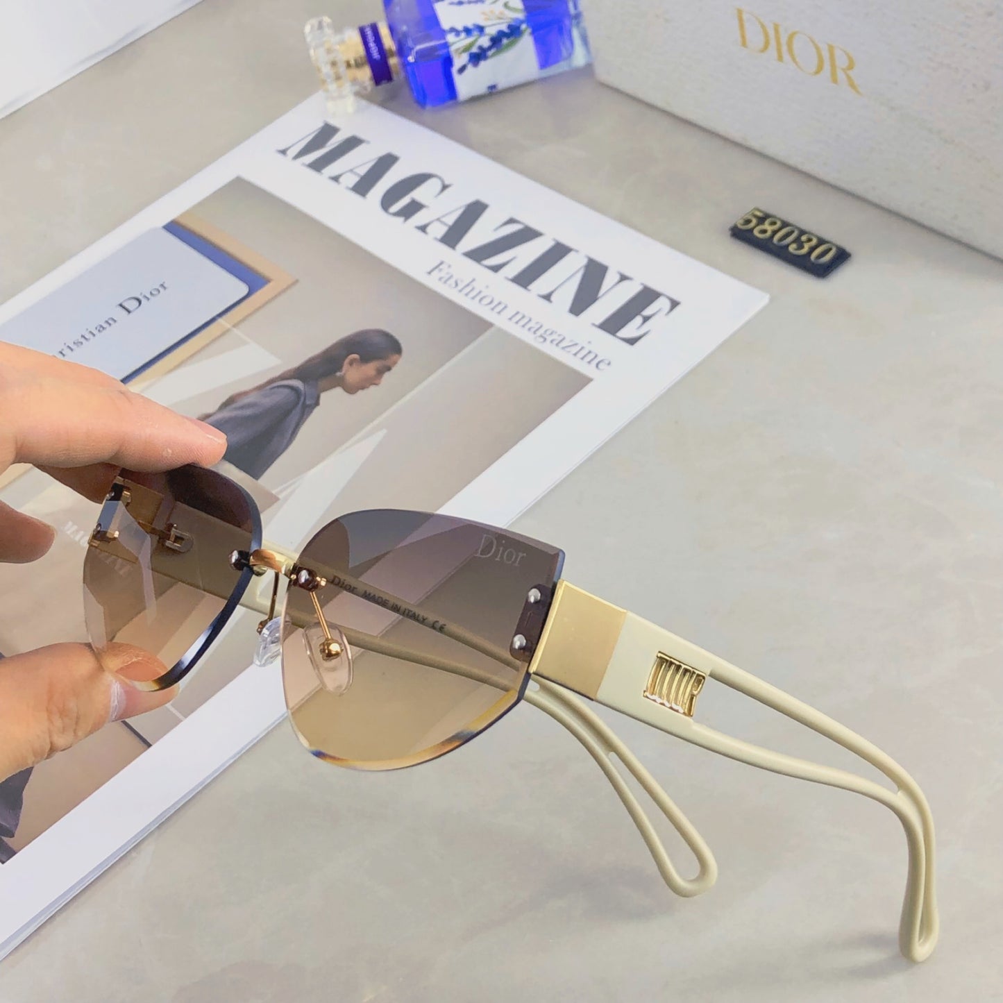 New fashion, personality, avant-garde, European and American women's UV resistant cat eyes frameless color blocked legs, wide leg sunglasses, sunglasses