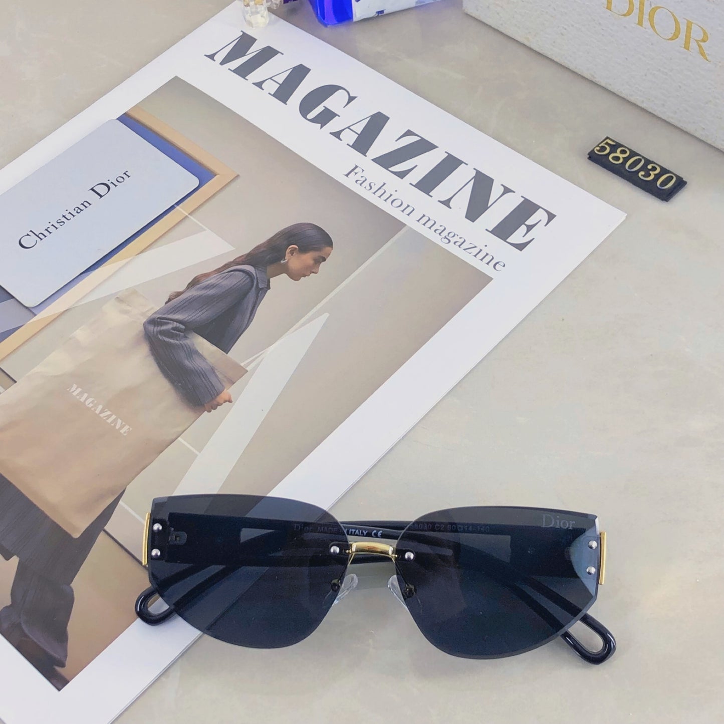 New fashion, personality, avant-garde, European and American women's UV resistant cat eyes frameless color blocked legs, wide leg sunglasses, sunglasses