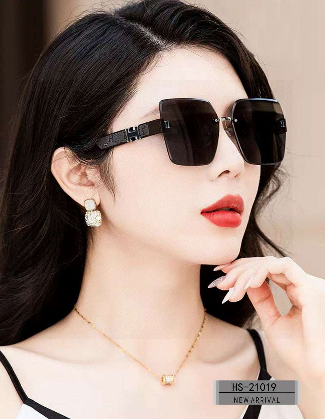 New trend leading fashion  lightweight and comfortable sunglasses