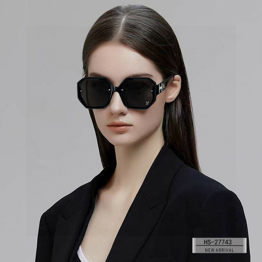 New trendy classic  lightweight and comfortable sunglasses