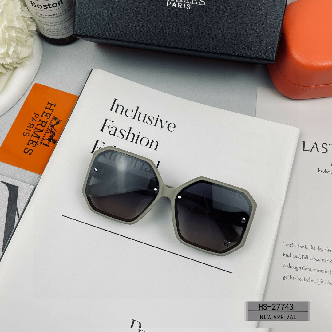 New trendy classic  lightweight and comfortable sunglasses