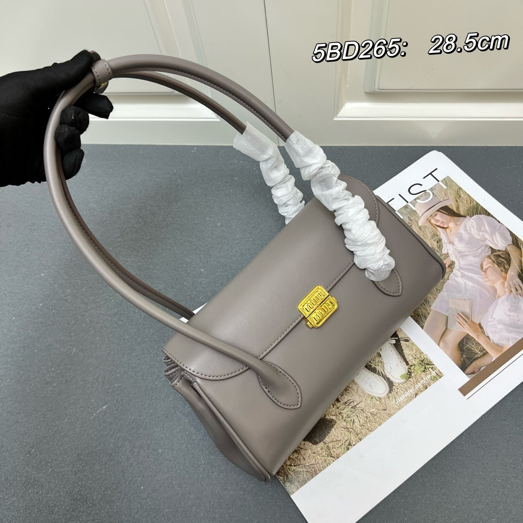 New Fashionable, Exquisite, Versatile Fashion Show Semi Shaped  Handbag Crossbody Bag