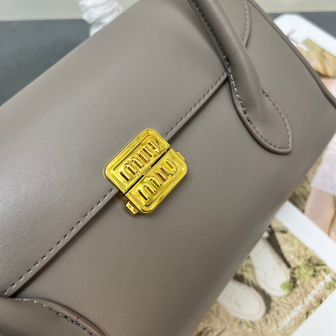New Fashionable, Exquisite, Versatile Fashion Show Semi Shaped  Handbag Crossbody Bag