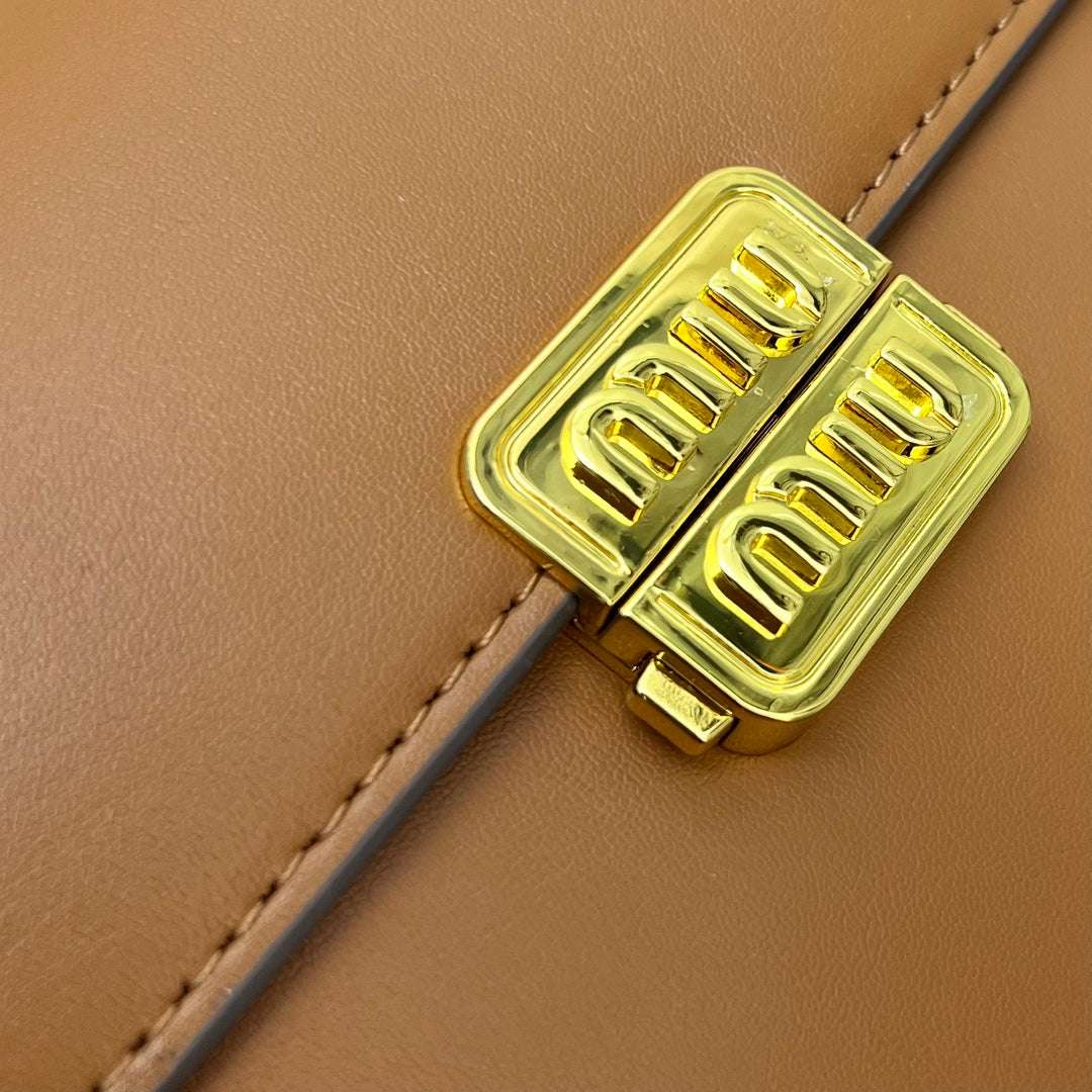 New Fashionable, Exquisite, Versatile Fashion Show Semi Shaped  Handbag Crossbody Bag