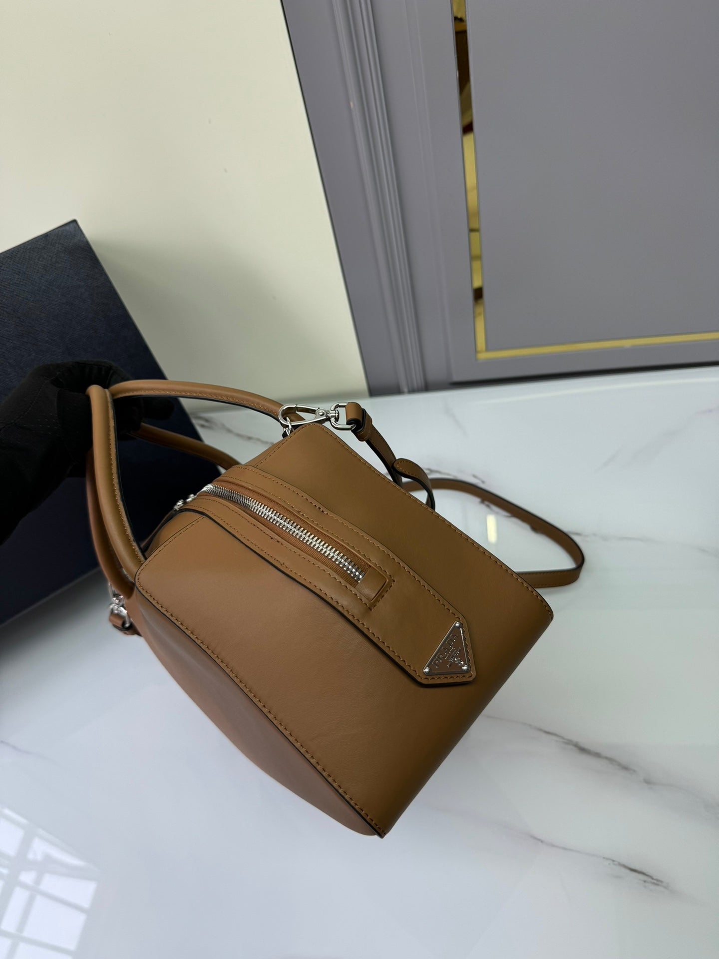 New  Exquisite PRADA Fashion Show Handheld Crossbody Bag