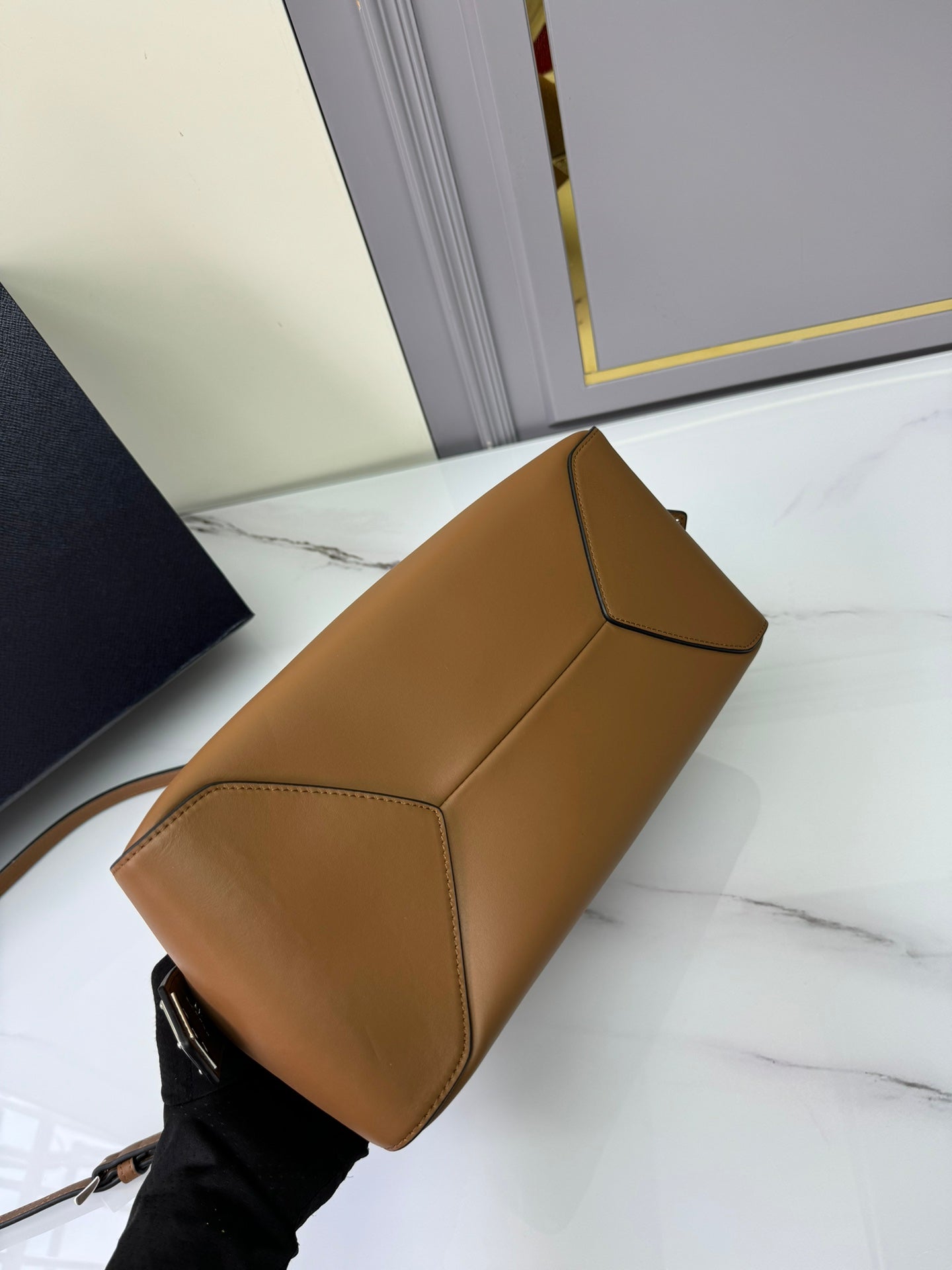 New  Exquisite PRADA Fashion Show Handheld Crossbody Bag