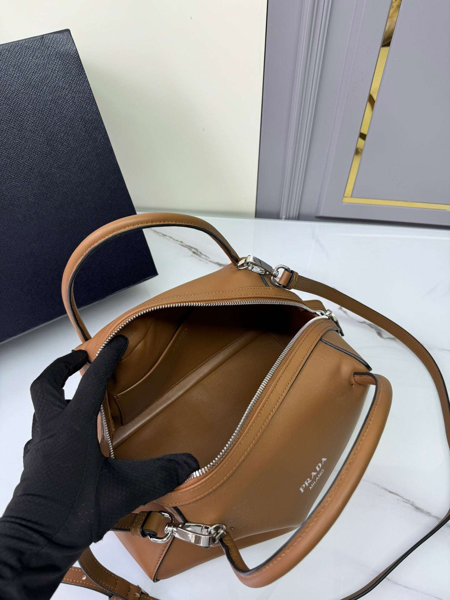 New  Exquisite PRADA Fashion Show Handheld Crossbody Bag