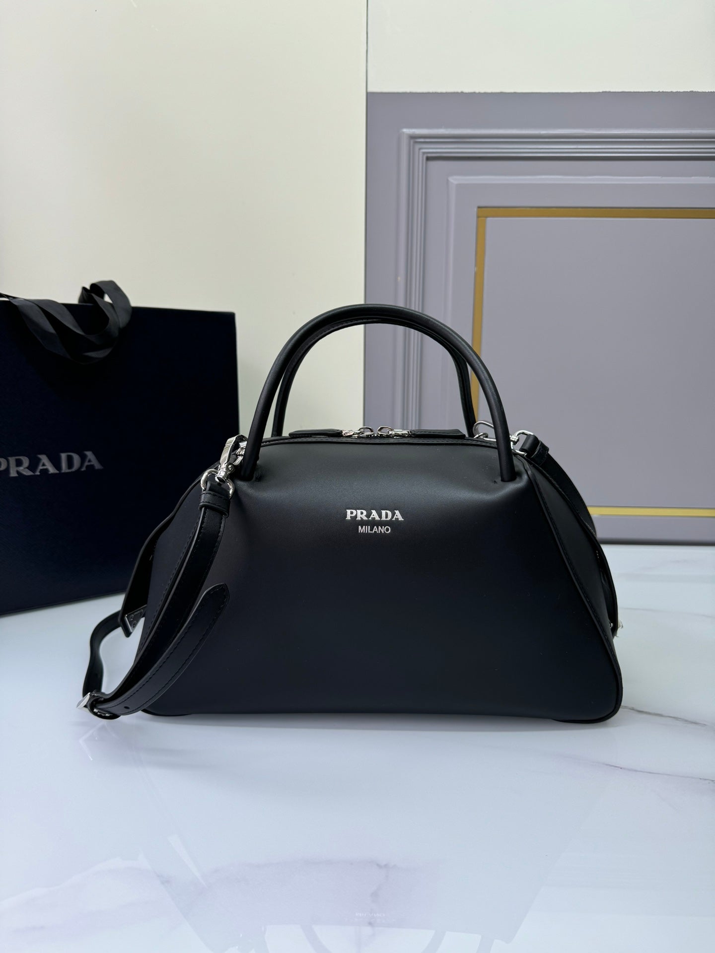 New  Exquisite PRADA Fashion Show Handheld Crossbody Bag
