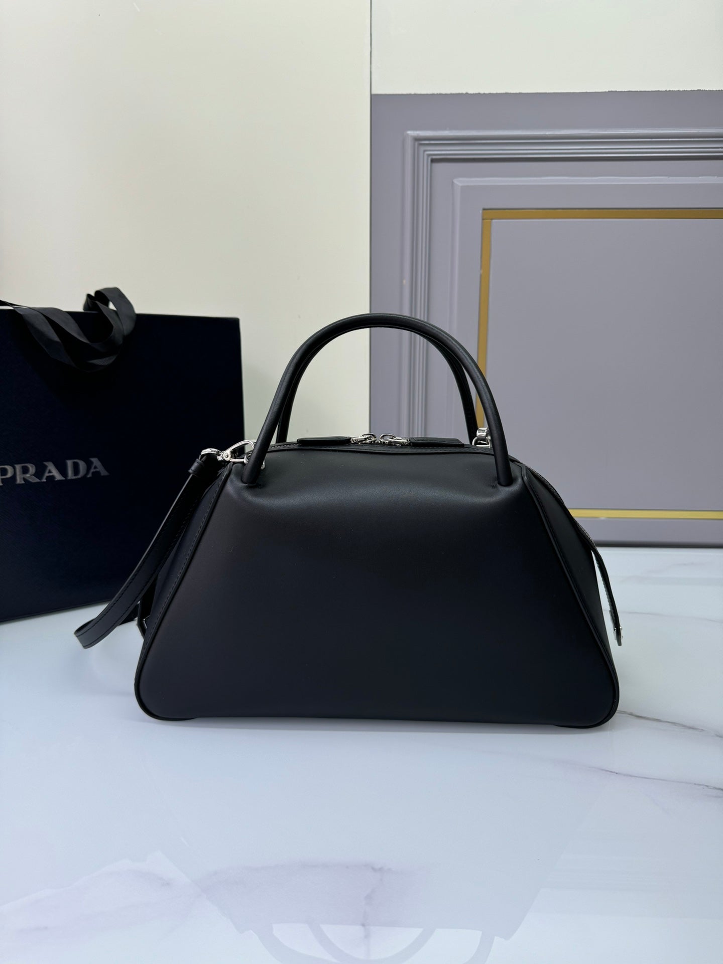 New  Exquisite PRADA Fashion Show Handheld Crossbody Bag