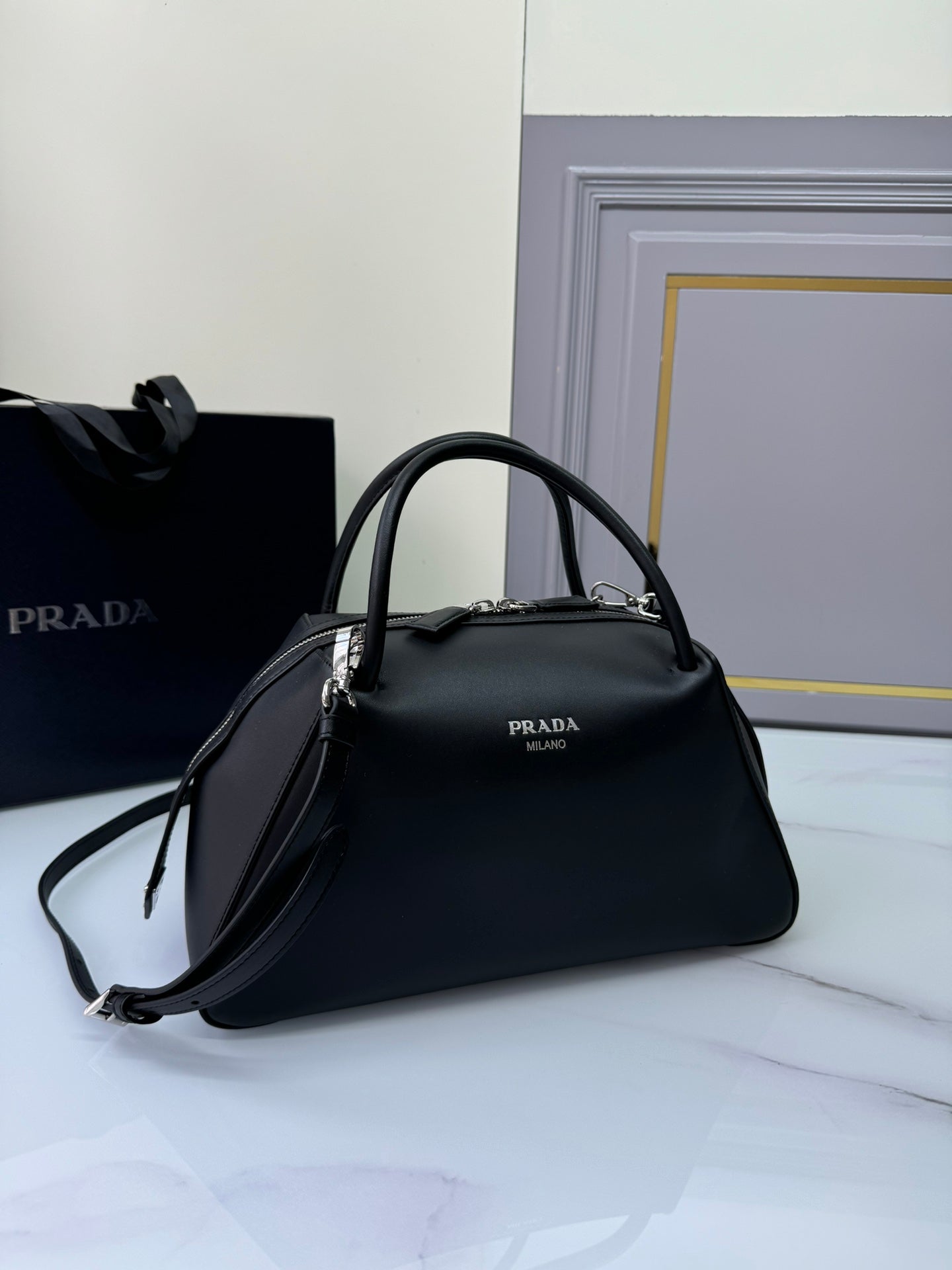 New  Exquisite PRADA Fashion Show Handheld Crossbody Bag