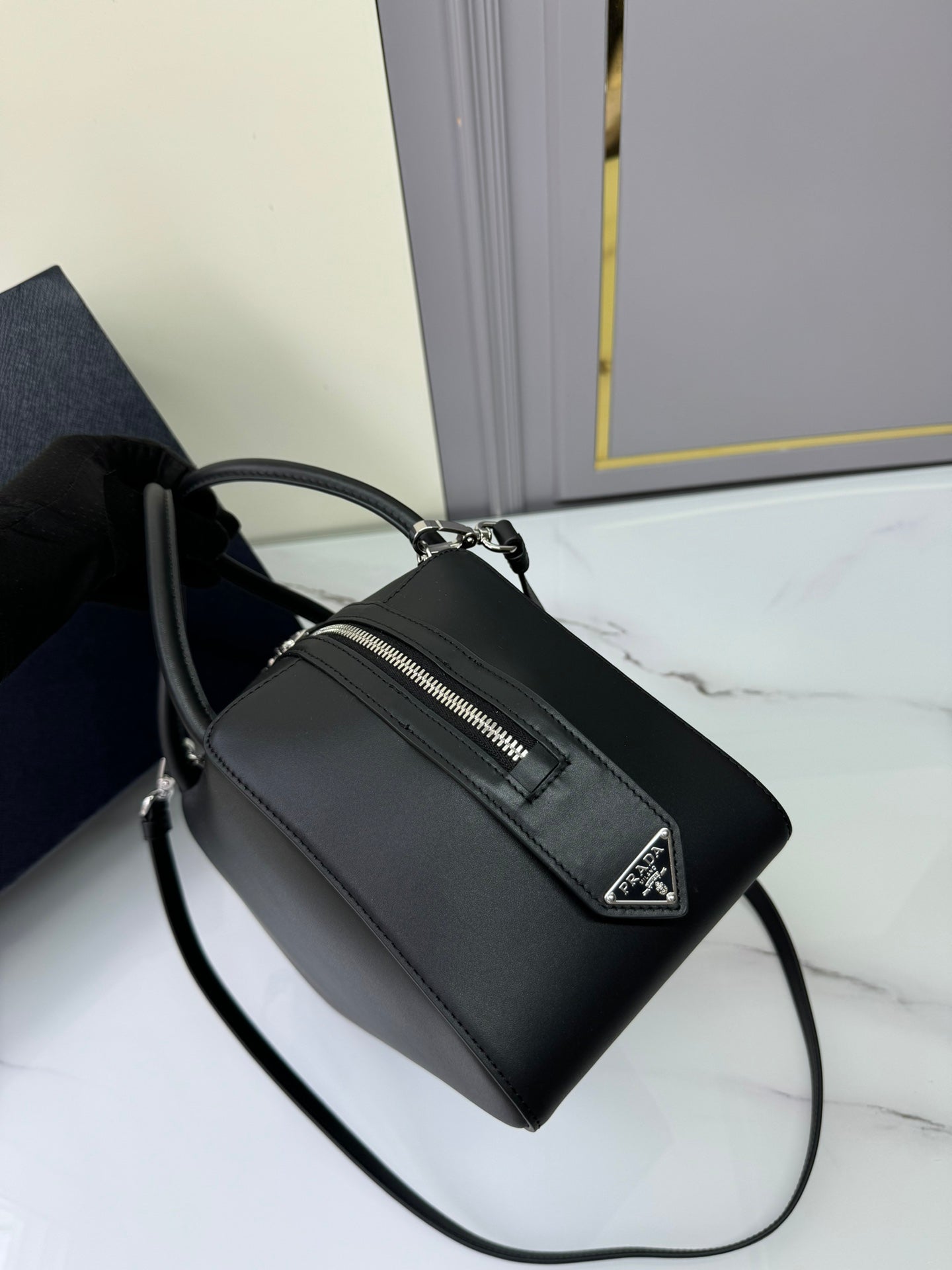 New  Exquisite PRADA Fashion Show Handheld Crossbody Bag